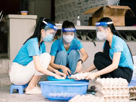 Hoa hậu Tiểu Vy, Á hậu Kiều Loan, Phương Anh, Ngọc Thảo nấu 15.000 suất ăn cho bà con nghèo chống dịch