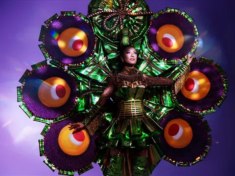 Á hậu Kim Duyên 'trình làng' trang phục dân tộc dự thi Miss Universe 2021