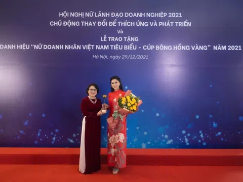 CEO IPPG – doanh nhân Lê Hồng Thuỷ Tiên nhận giải Bông Hồng Vàng lần 3