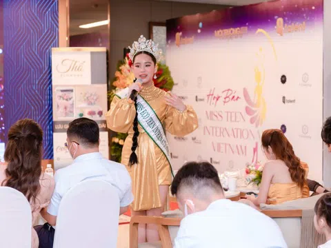 Dàn Giám khảo đình đám hội ngộ tại họp báo Miss Teen International Việt Nam 2021