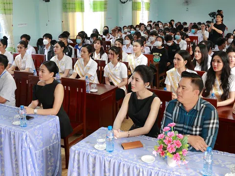 BTC Hoa Hậu Doanh Nhân Việt Nam Quốc Tế 2022 tặng 100 phần quà cho học sinh nghèo