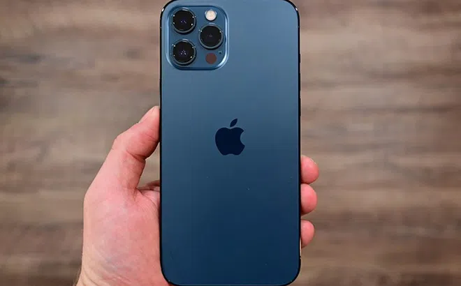 iPhone 15 Pro thêm màu xanh đậm